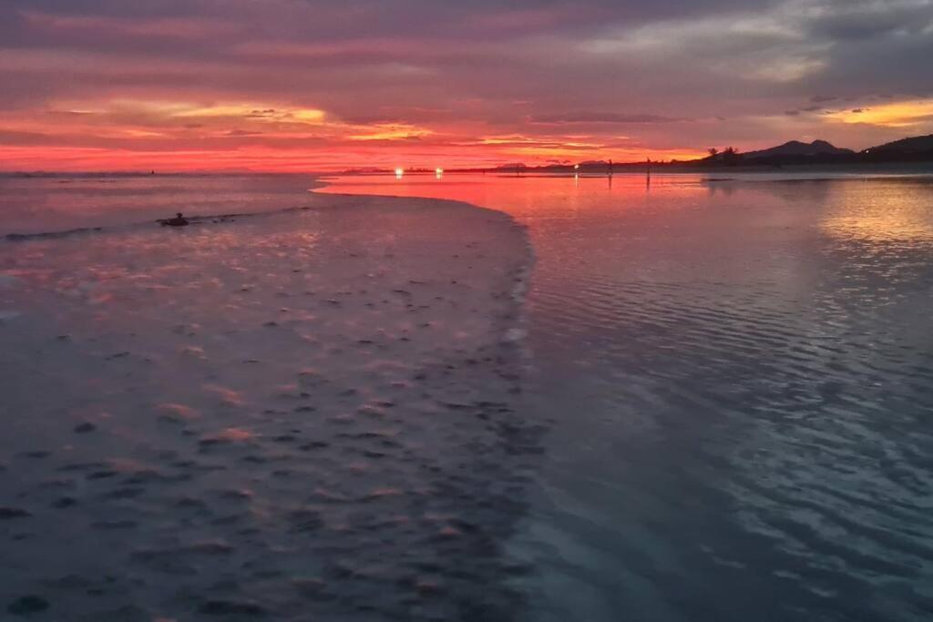Casa pé na areia frente ao mar. Praia da Juréia.