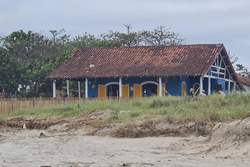 Casa pé na areia frente ao mar. Praia da Juréia.