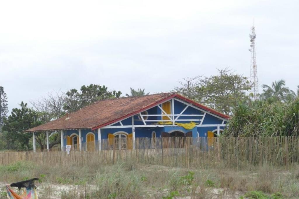 Casa pé na areia frente ao mar. Praia da Juréia.
