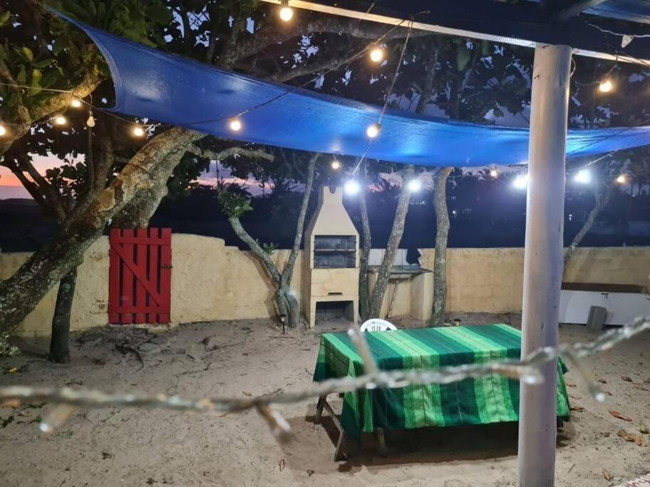 Casa pé na areia frente ao mar. Praia da Juréia.