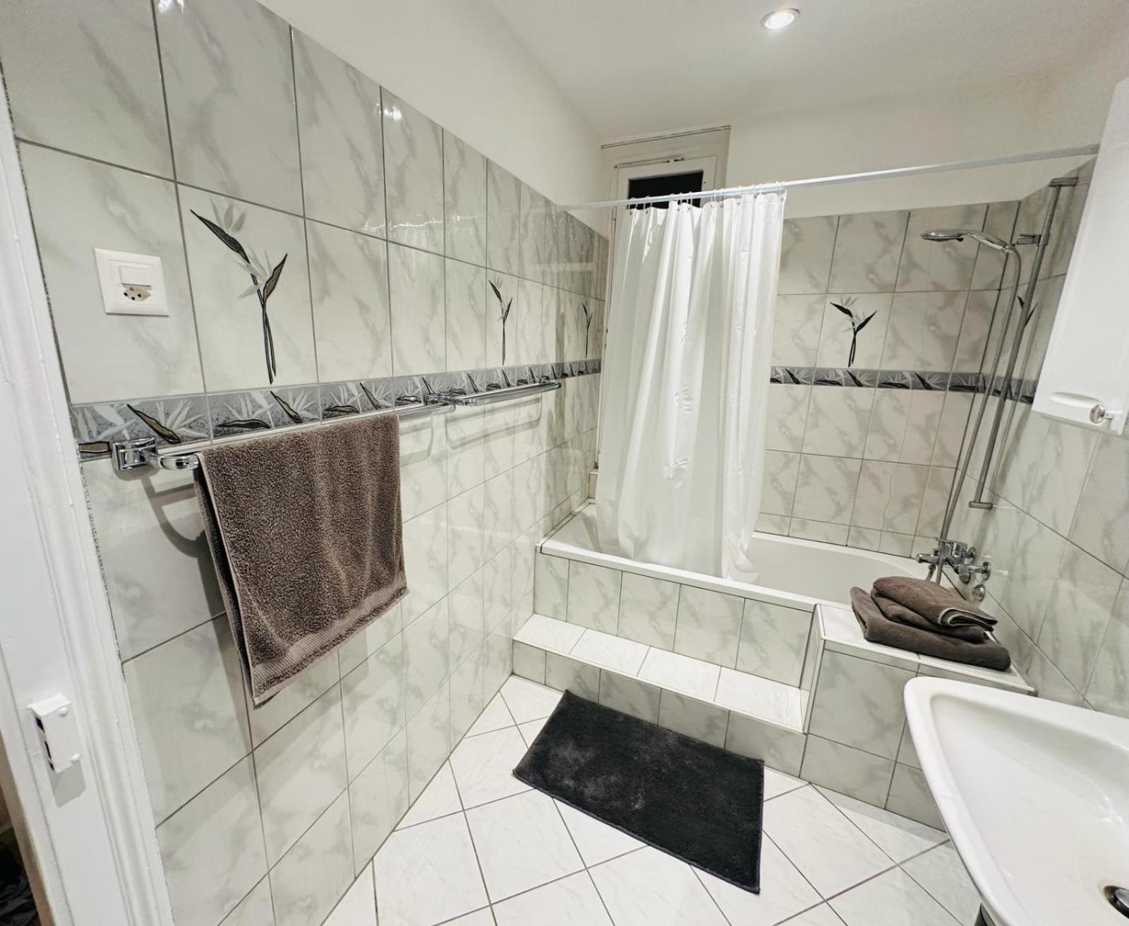 Exclusive apartment for families and business