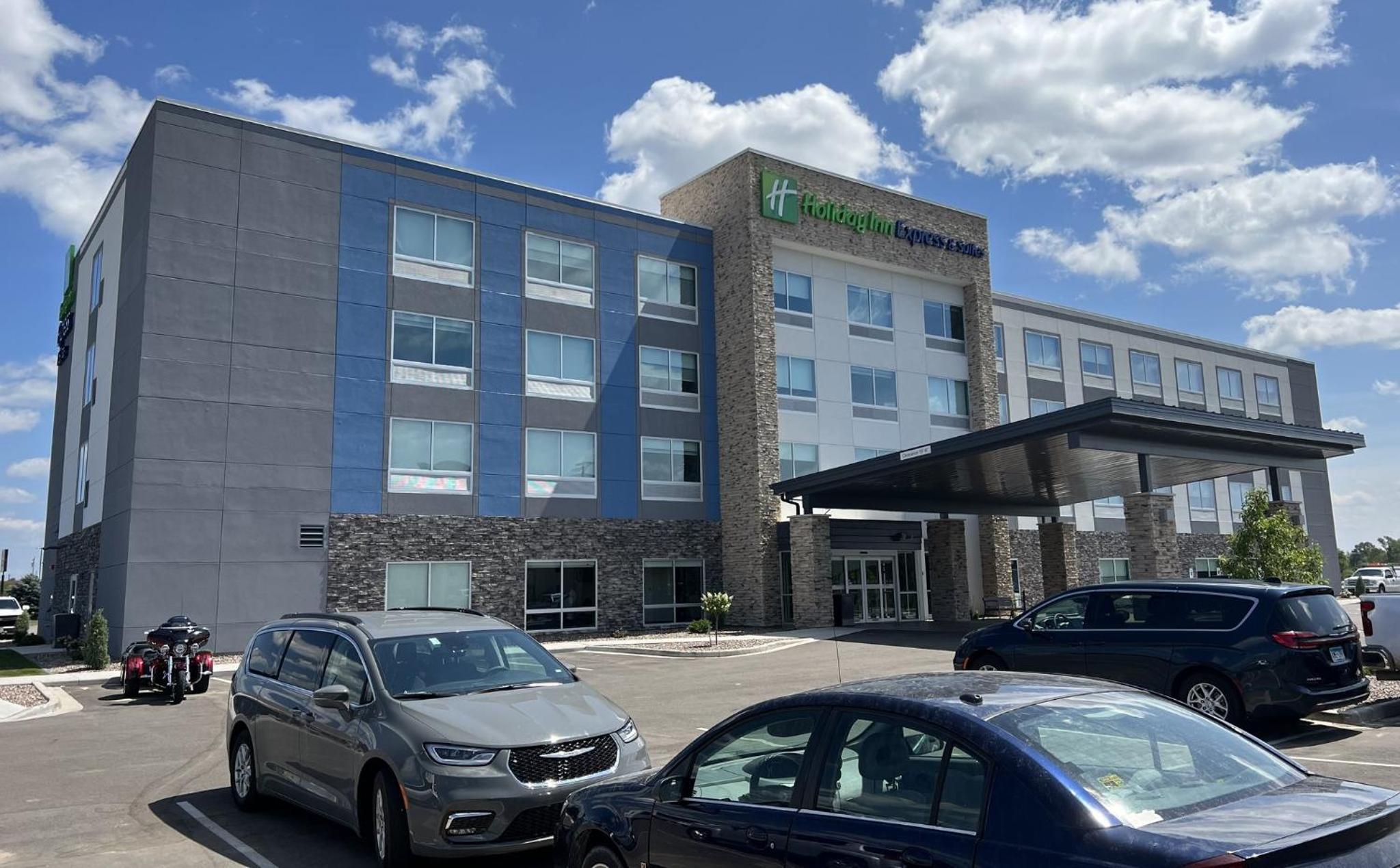 Tomah Vacations - Holiday Inn Express  Suites - Tomah, an IHG Hotel - Property Image 8