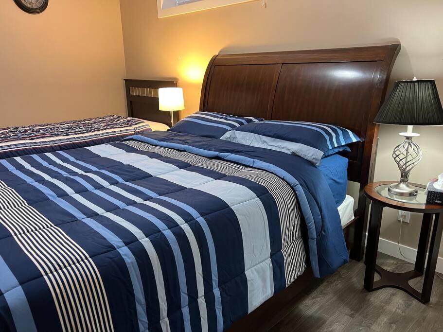 Spacious Private Walkout Entire Suite Close to YYC, DT, Shops, Stampede & Mountains with many Amenities in Panorama Hills NW - 4 Can Sleep