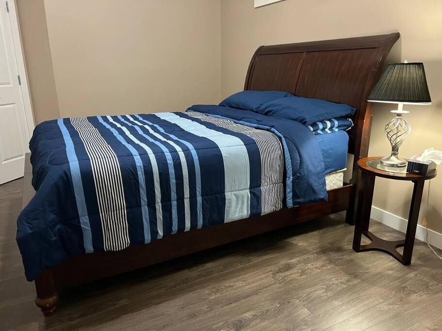 Spacious Private Walkout Entire Suite Close to YYC, DT, Shops, Stampede & Mountains with many Amenities in Panorama Hills NW - 4 Can Sleep