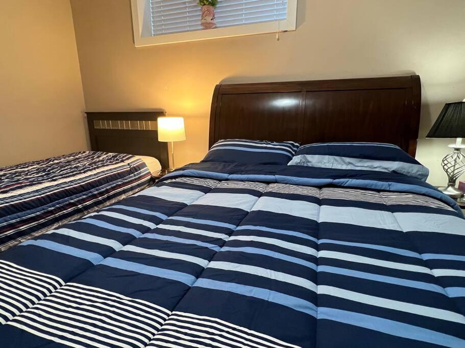 Spacious Private Walkout Entire Suite Close to YYC, DT, Shops, Stampede & Mountains with many Amenities in Panorama Hills NW - 4 Can Sleep