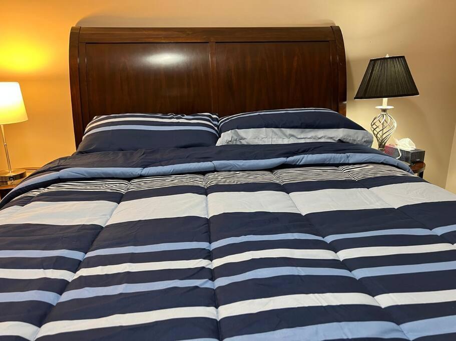 Spacious Private Walkout Entire Suite Close to YYC, DT, Shops, Stampede & Mountains with many Amenities in Panorama Hills NW - 4 Can Sleep
