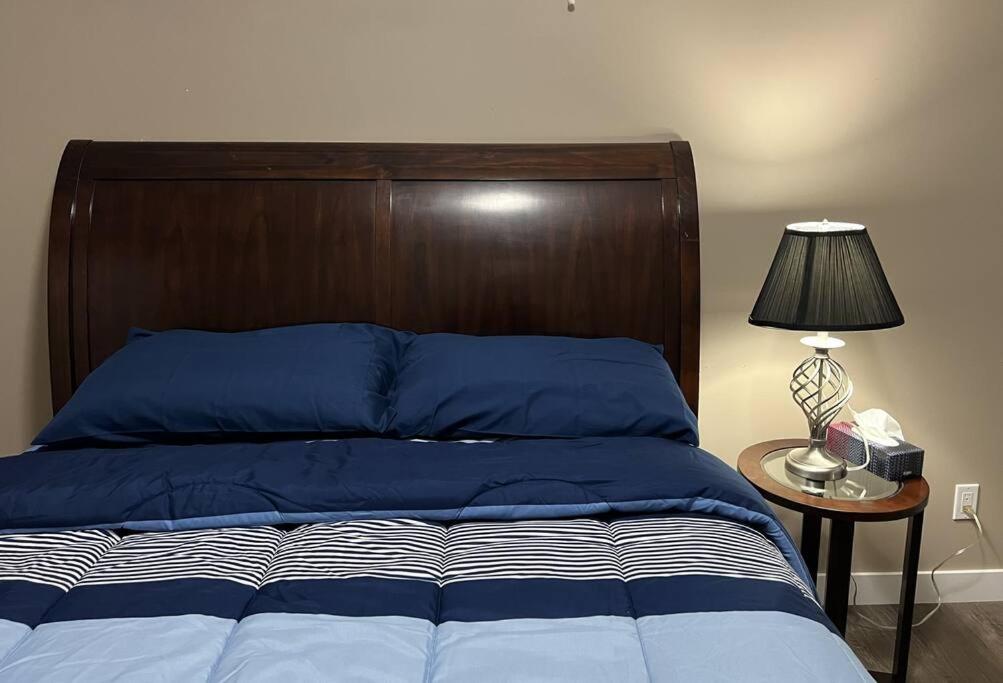 Spacious Private Walkout Entire Suite Close to YYC, DT, Shops, Stampede & Mountains with many Amenities in Panorama Hills NW - 4 Can Sleep