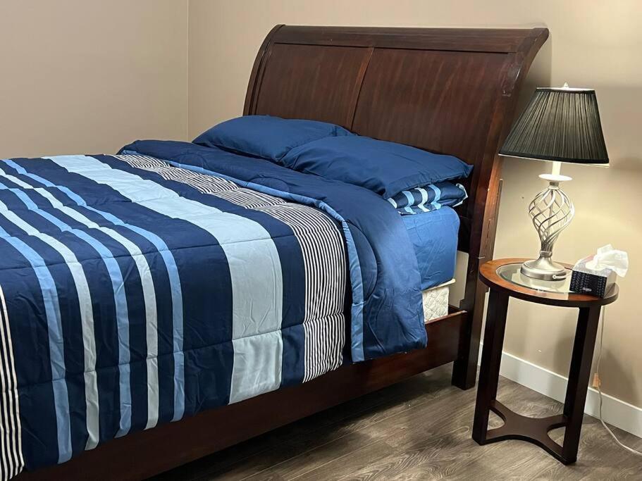 Spacious Private Walkout Entire Suite Close to YYC, DT, Shops, Stampede & Mountains with many Amenities in Panorama Hills NW - 4 Can Sleep