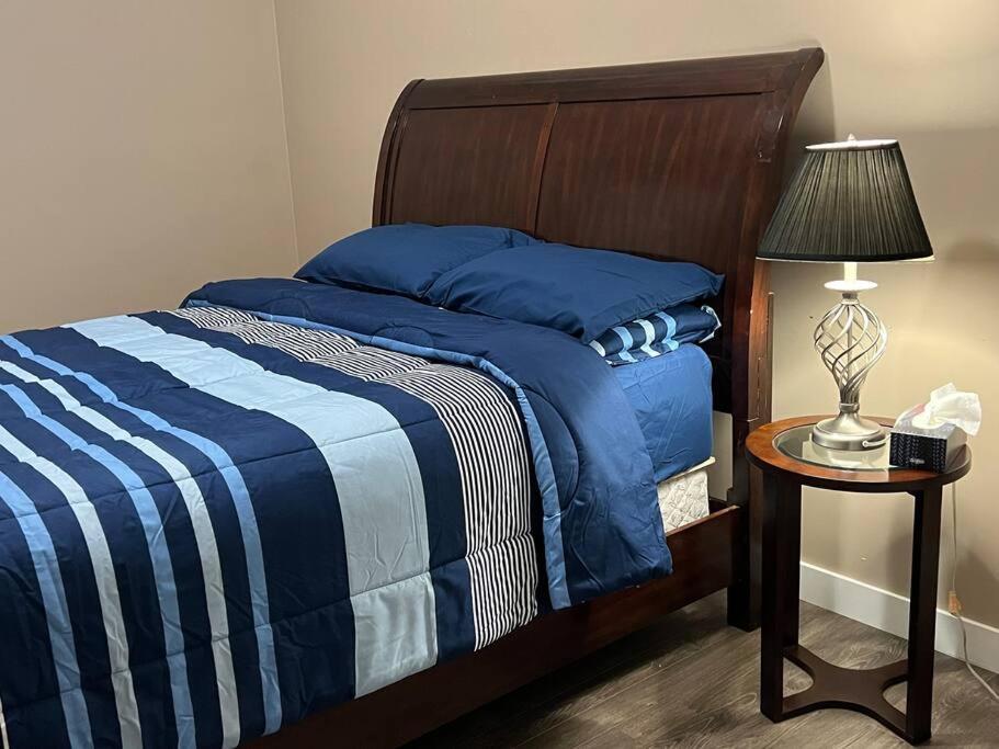 Spacious Private Walkout Entire Suite Close to YYC, DT, Shops, Stampede & Mountains with many Amenities in Panorama Hills NW - 4 Can Sleep
