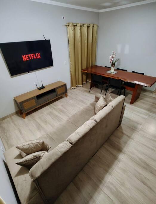 Casa luxuosa em região central (Próximo ao Aeroporto)