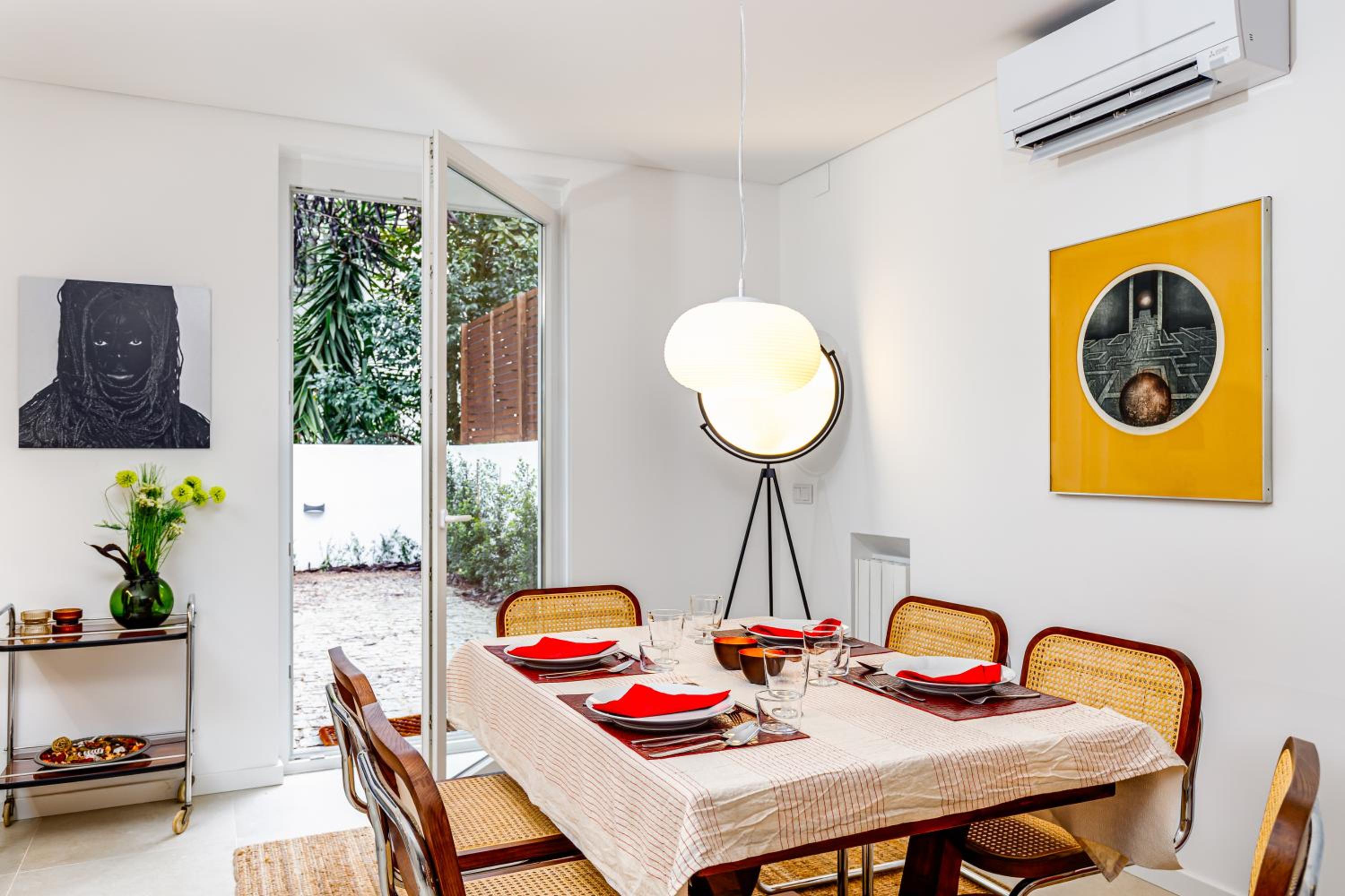 Augusto - a family house with pool in the heart of Lisbon view 2