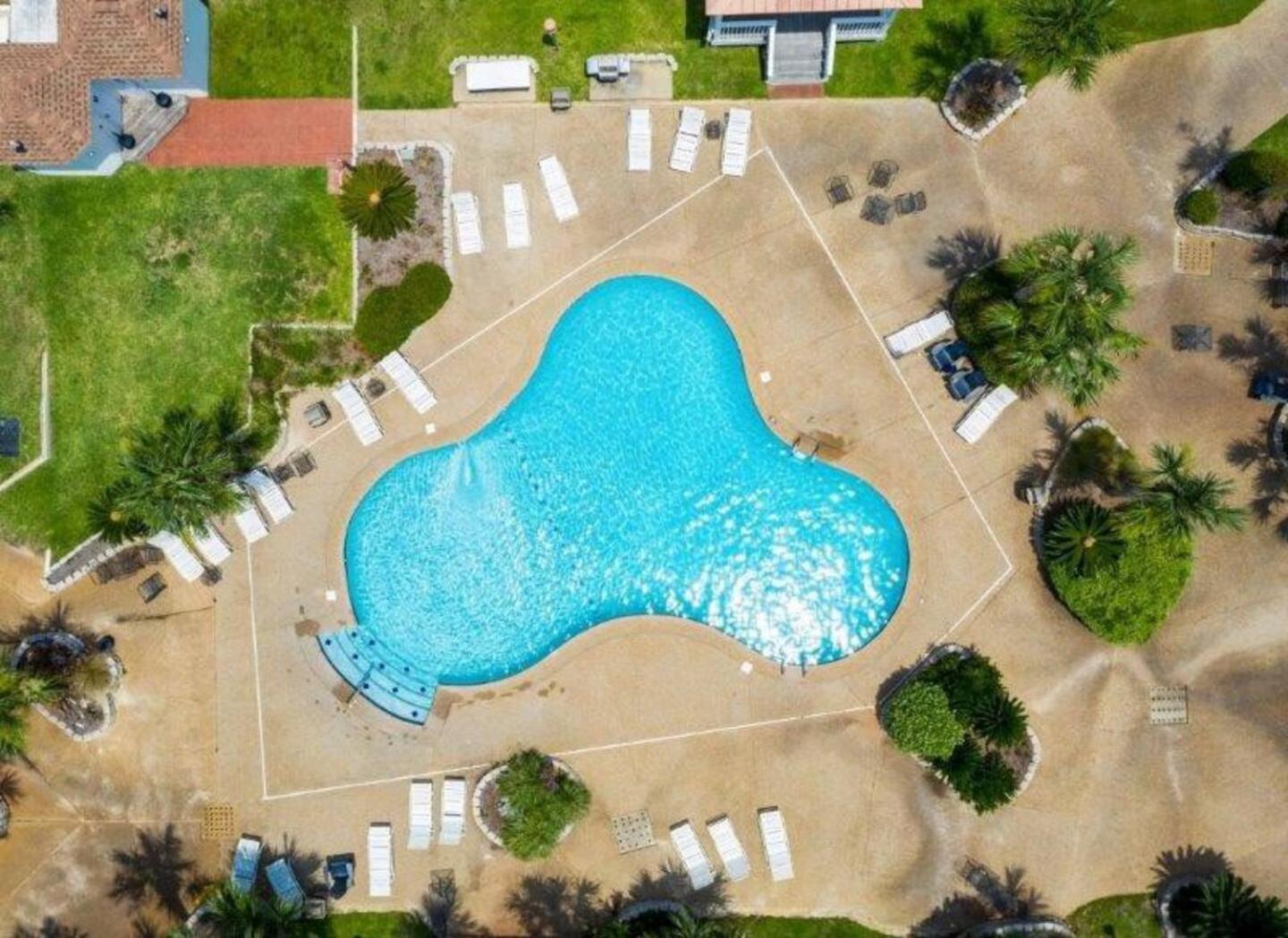 Hotel NEW-The Villas-Pool-BBQ-Casino-Colosseum-Beach-Tennis Courts - Image 1