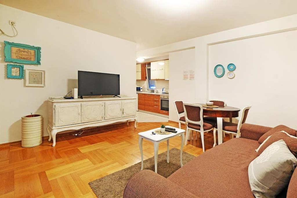 Apartment SEIF 2 view 2