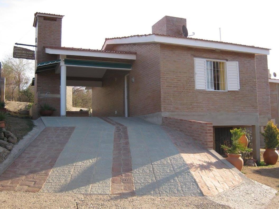 Maria Victoria Casas de campo