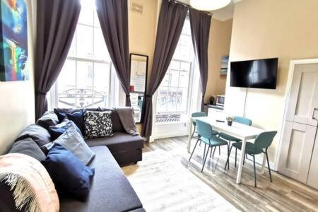 Great Central Location 1BED APT Off OConnell ST