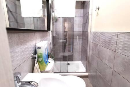 Great Central Location 1BED APT Off OConnell ST