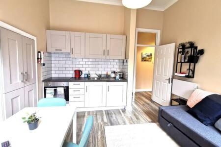 Great Central Location 1BED APT Off OConnell ST