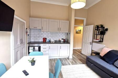 Great Central Location 1BED APT Off OConnell ST