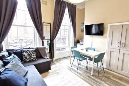 Great Central Location 1BED APT Off OConnell ST