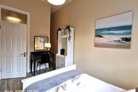 Great Central Location 1BED APT Off OConnell ST