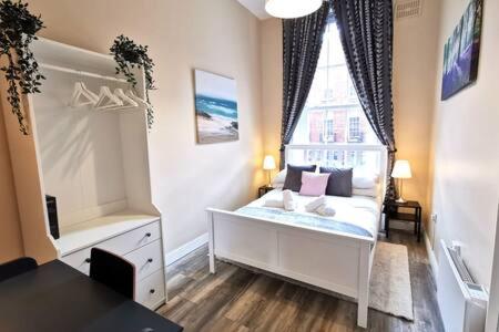 Great Central Location 1BED APT Off OConnell ST