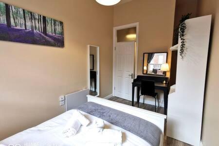 Great Central Location 1BED APT Off OConnell ST