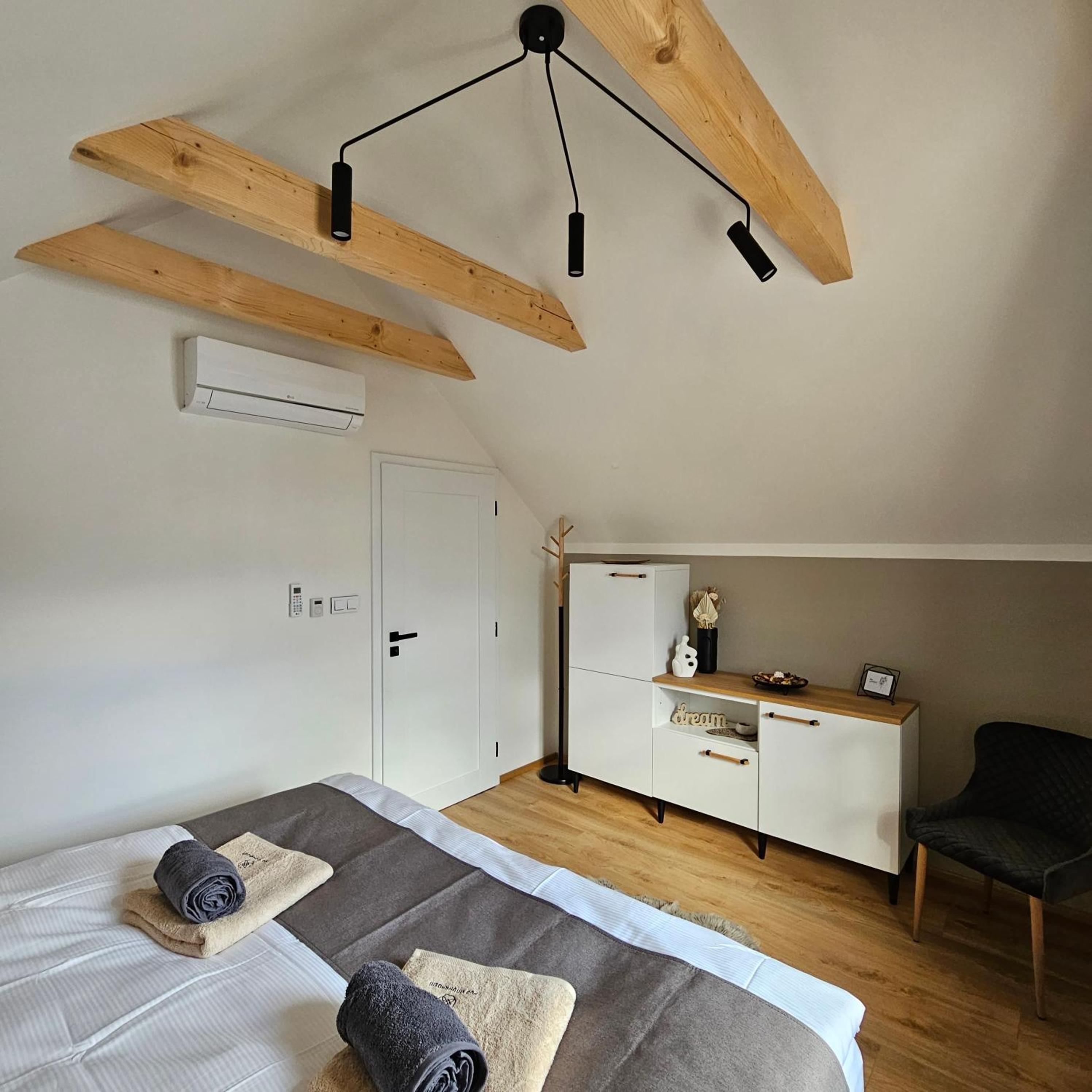 Pod vinohradem - apartmány & vinné sklepy