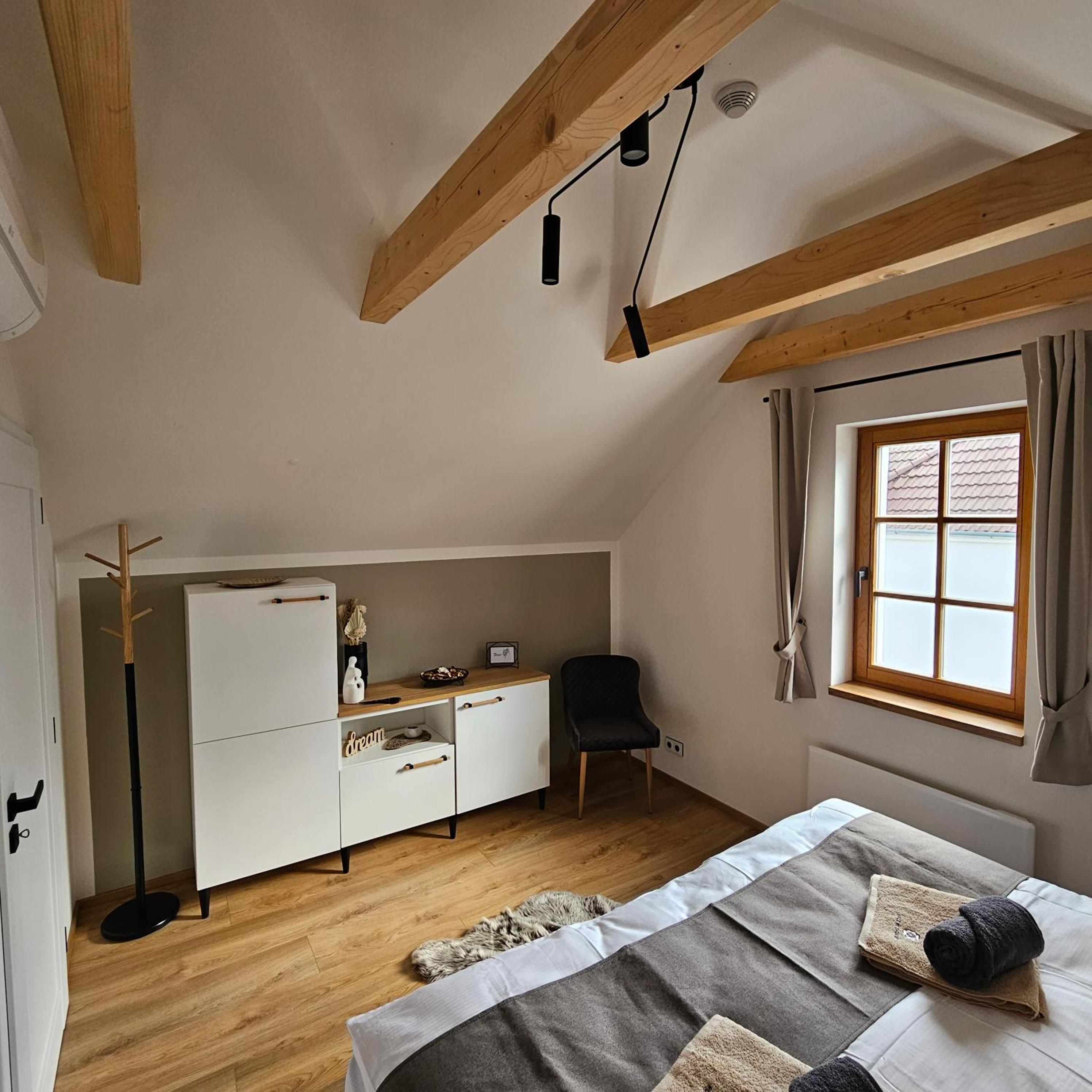 Pod vinohradem - apartmány & vinné sklepy