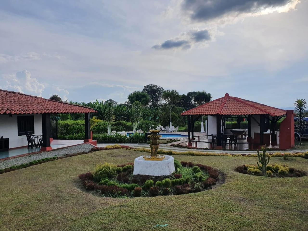 Finca cerca Armenia y al aeropuerto