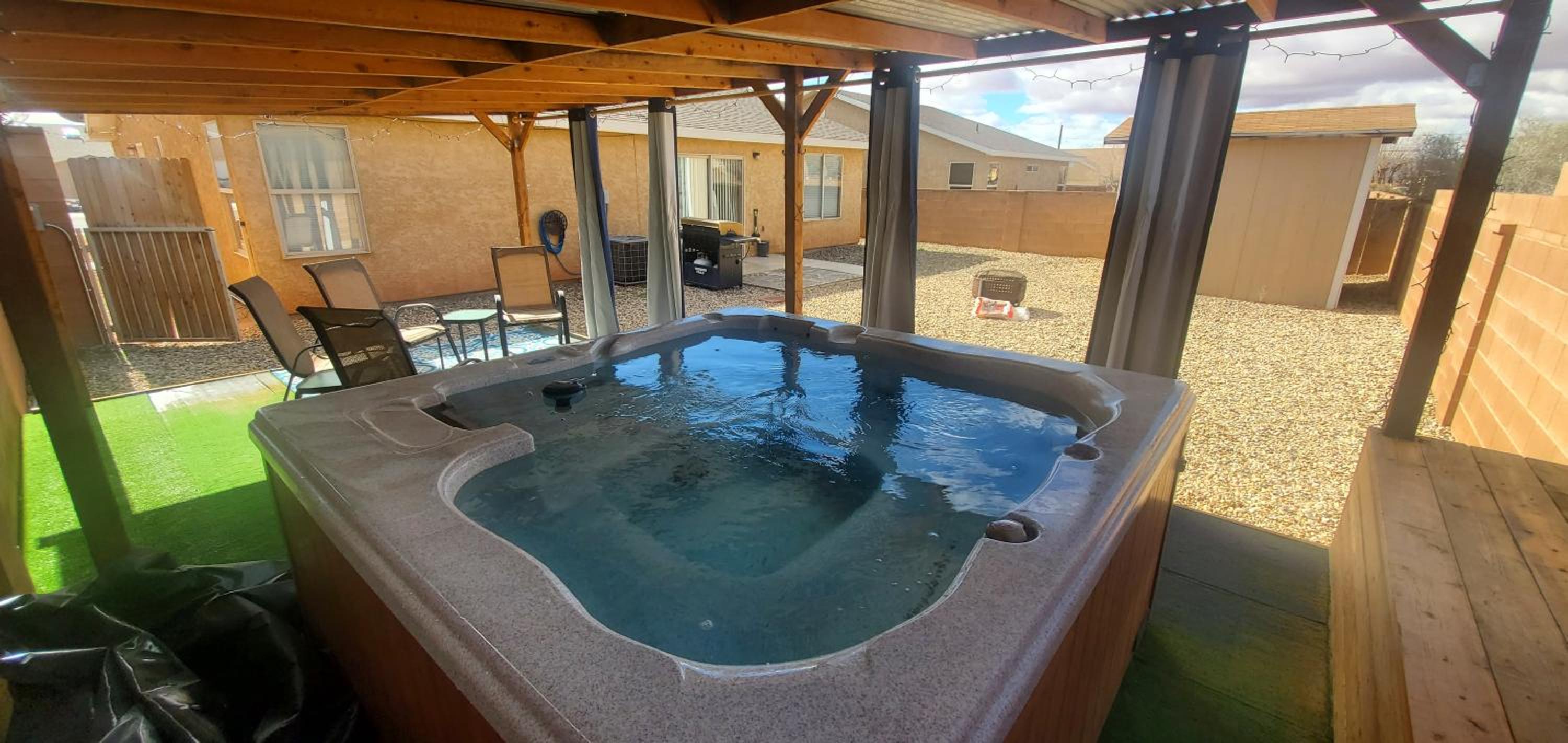 Page Vacations - I Deal Lake Powell Home 3BR, Jacuzzi, BBQ, Firepit - Property Image 1