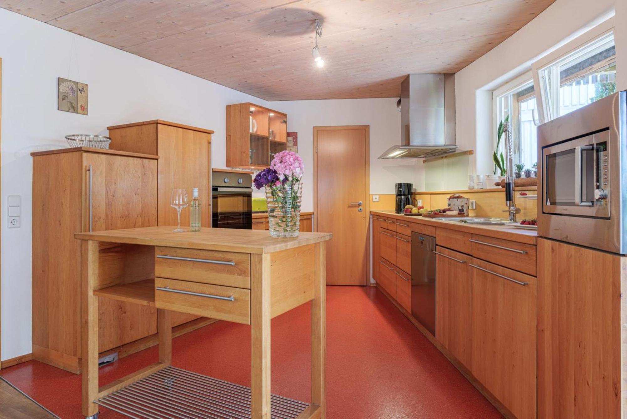 Ferienhaus Dornstetten: Sonniges Design Haus: Kamin, Sauna, Hot Pot, Zaun view 4