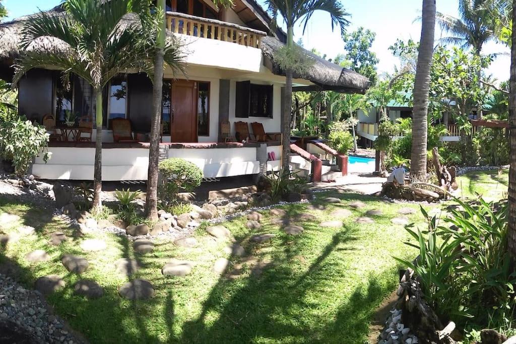Beachfront house in Baua with swimming pool.