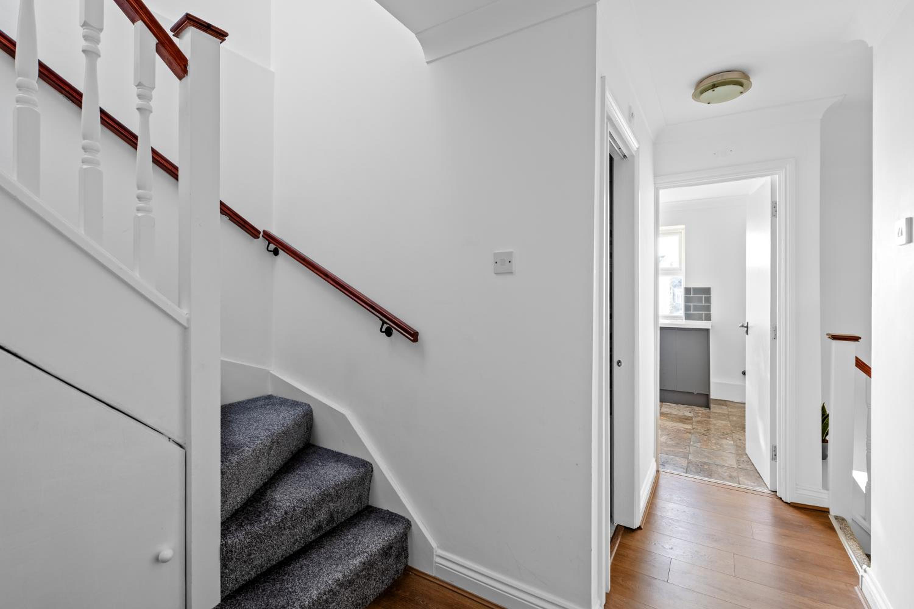 Cosy 2 Bedroom Flat in East Ham, Close to Excel