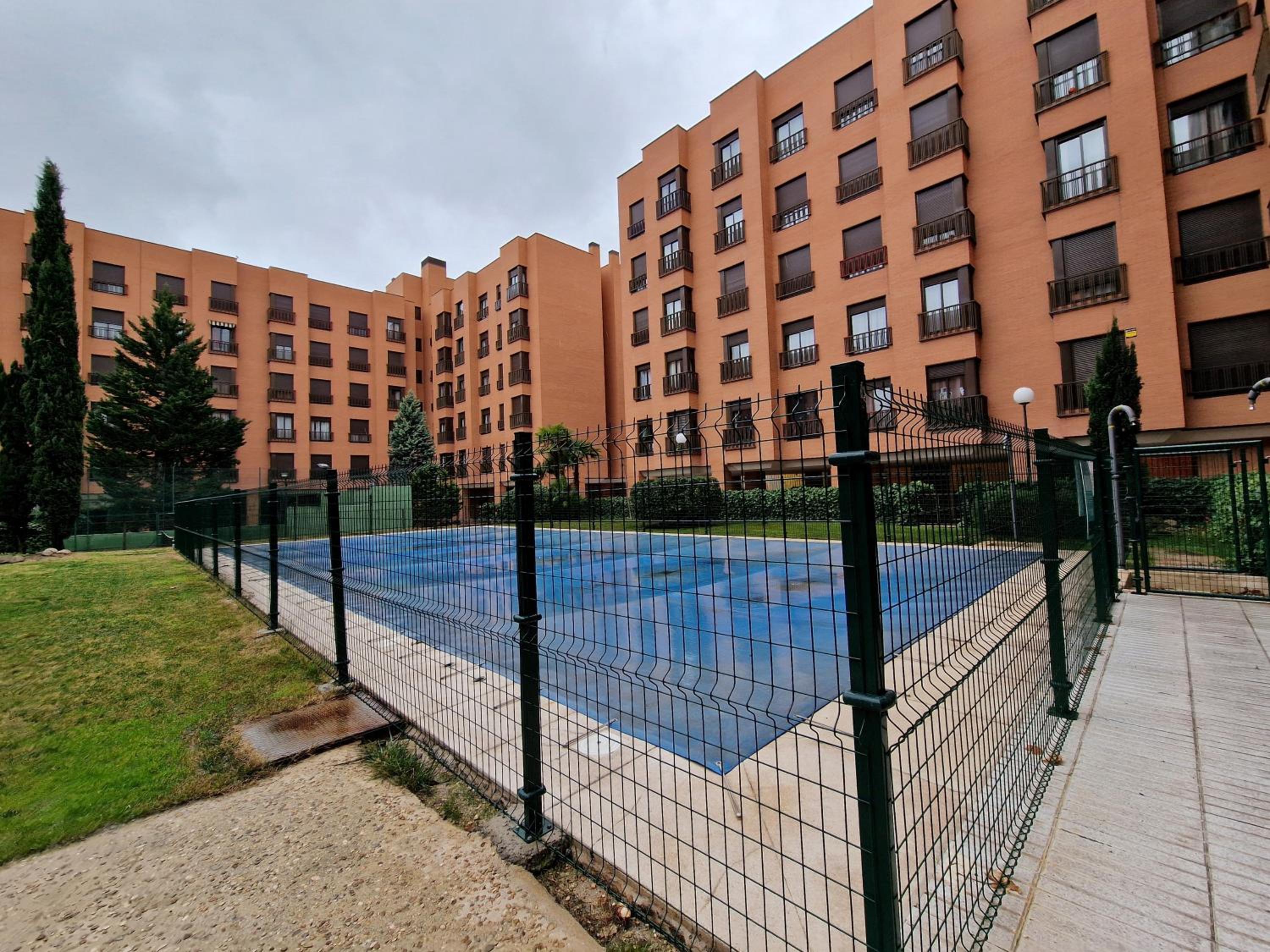 Samaniego, piscina y garaje junto Cívitas Metropolitano y aeropuerto