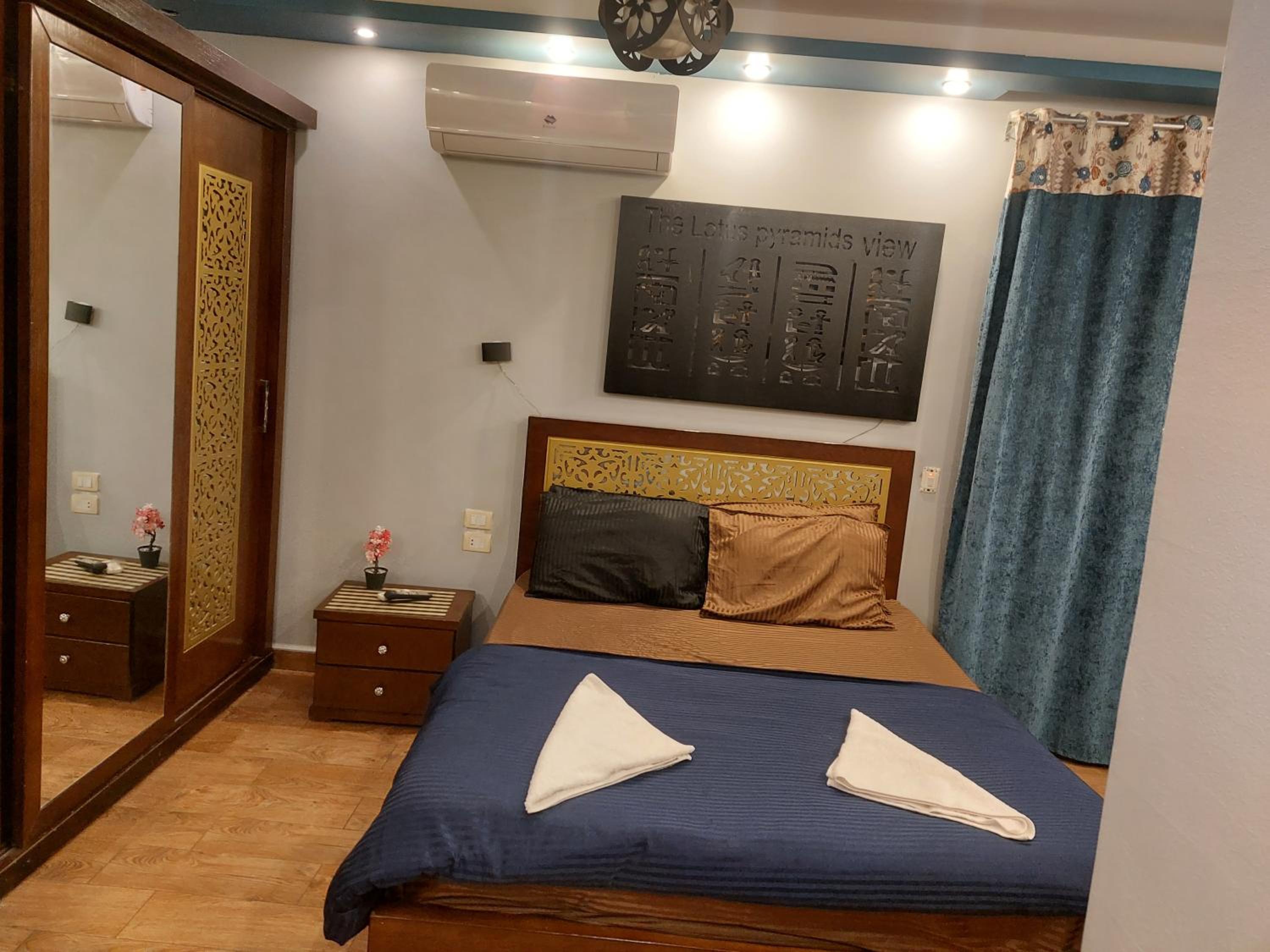 Anubis pyramids inn