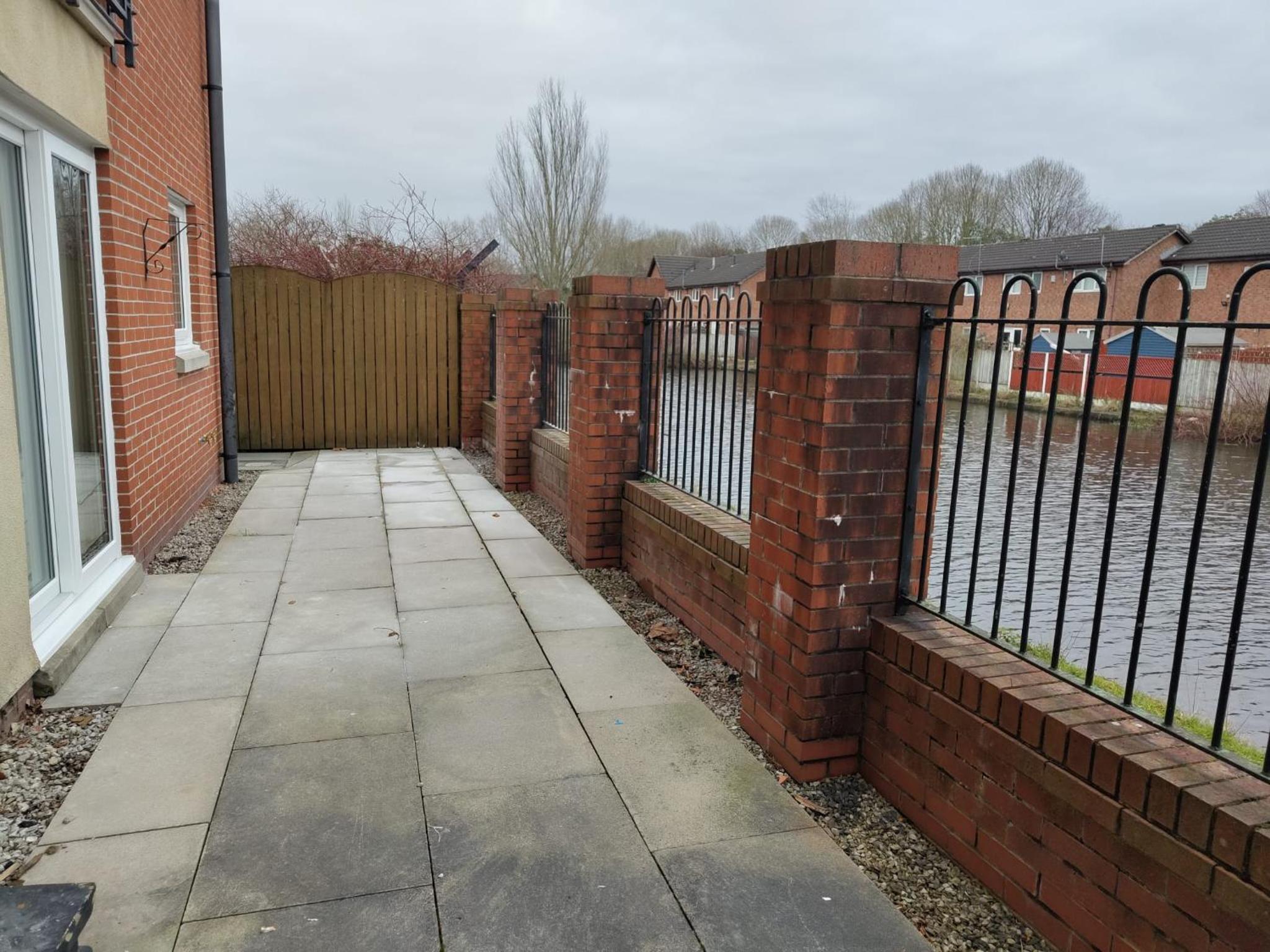 New 2 Bedroom Appartment In Manchester - Stretford - Old Trafford Close to Football-Cricket Ground & City Centre photo 4