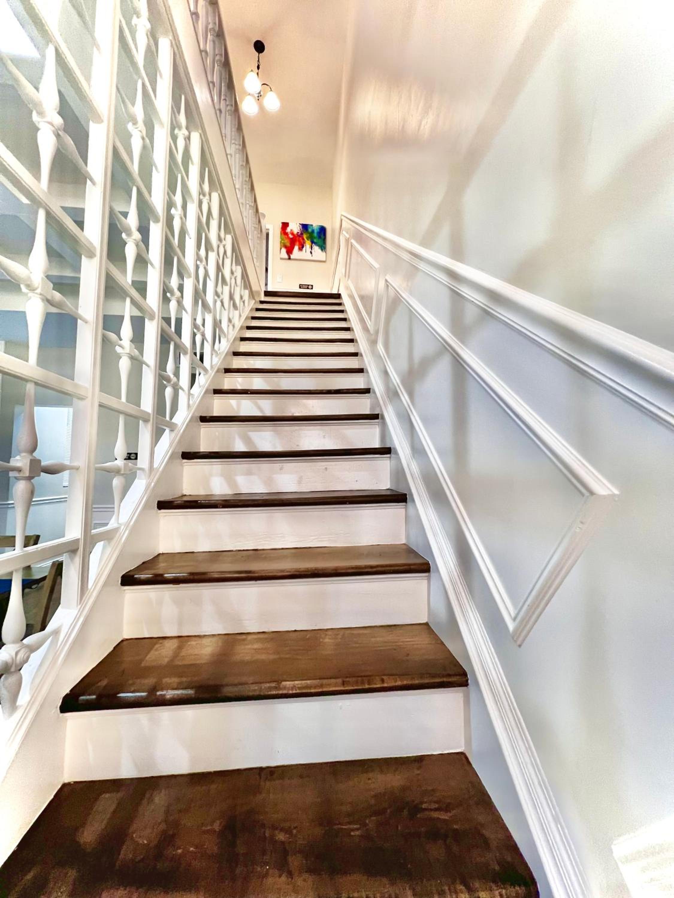 Luxury Chicago TH is a 10-minute drive to DWTN, perfect for city access RSV Now view 4