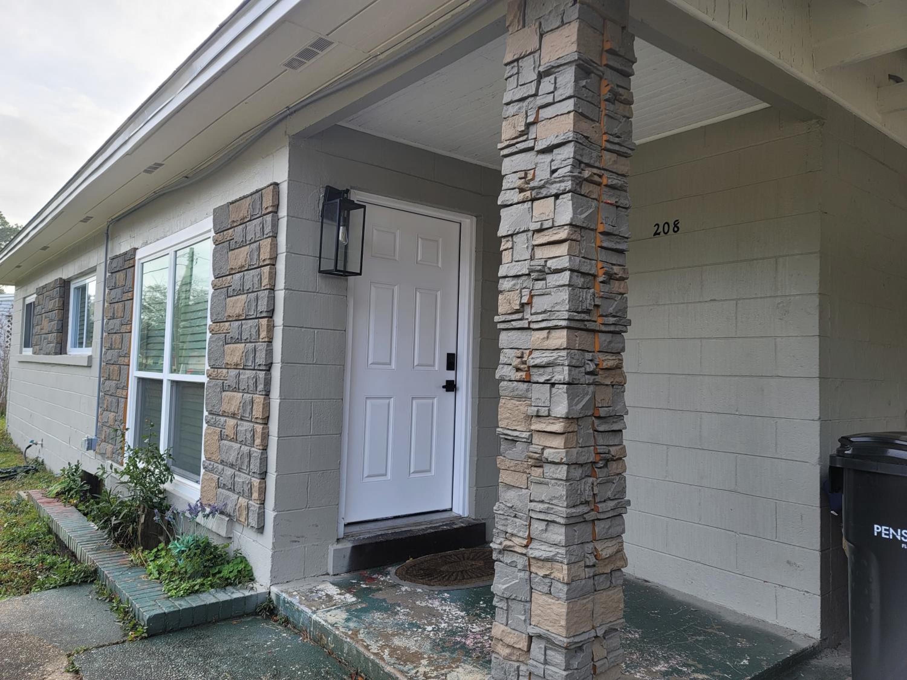 Great large home,8 min from Downtown view 2