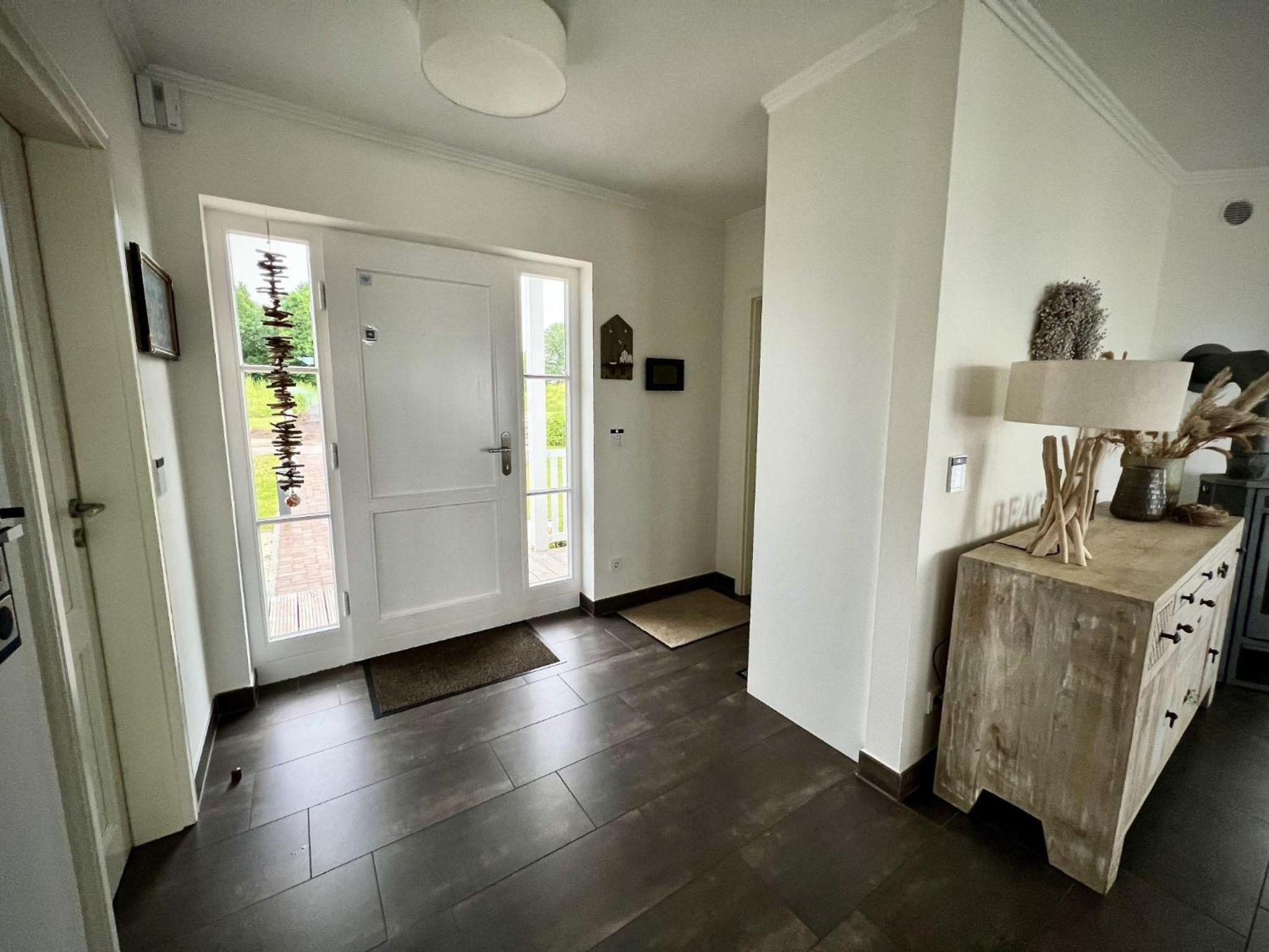 Ferienhaus-Sliminde-by-Seeblick-Ferien-direkte-Wasserlage-E-Ladesaeule-Sauna