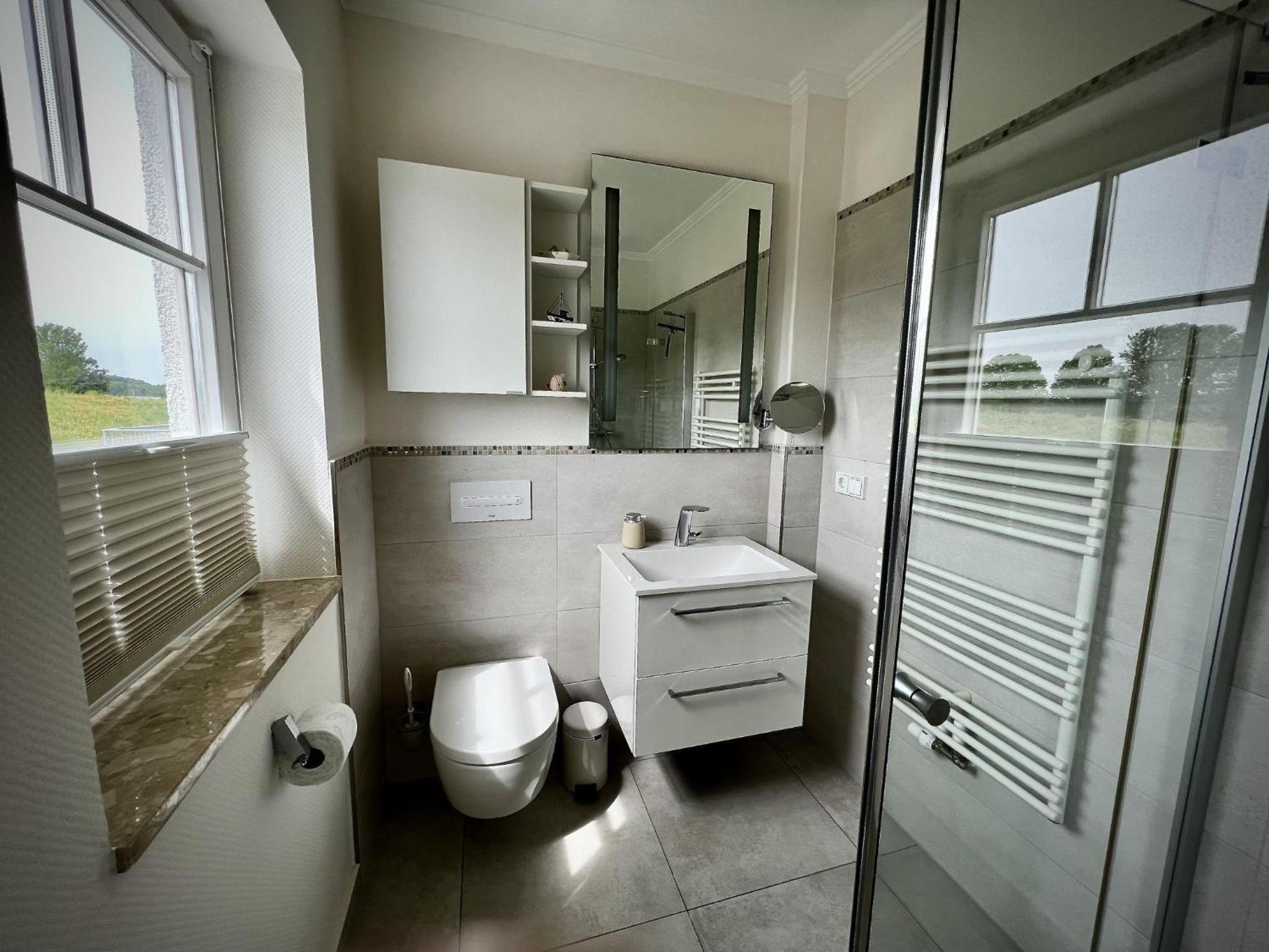 Ferienhaus-Sliminde-by-Seeblick-Ferien-direkte-Wasserlage-E-Ladesaeule-Sauna