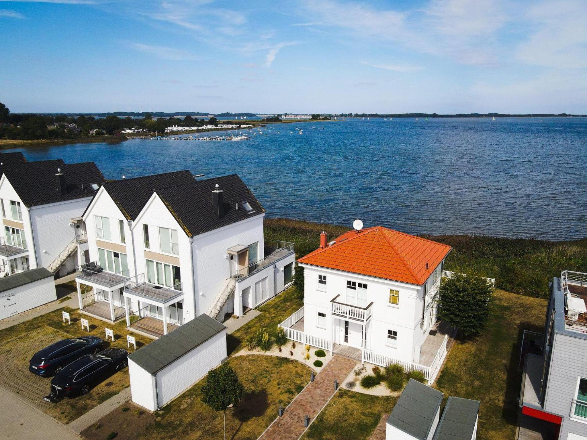 Ferienhaus-Sliminde-by-Seeblick-Ferien-direkte-Wasserlage-E-Ladesaeule-Sauna