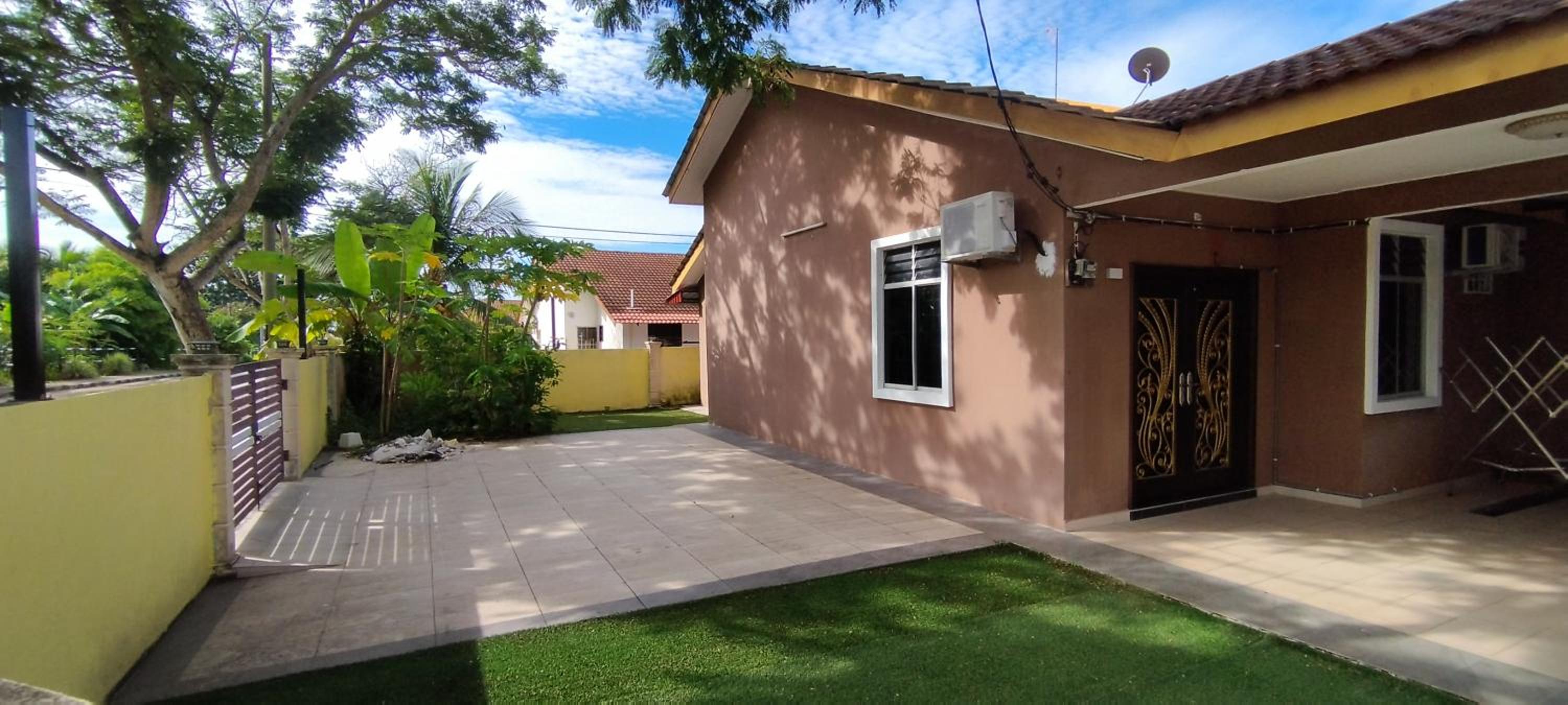 Coklat Homestay Teluk Kemang Port Dickson photo 3