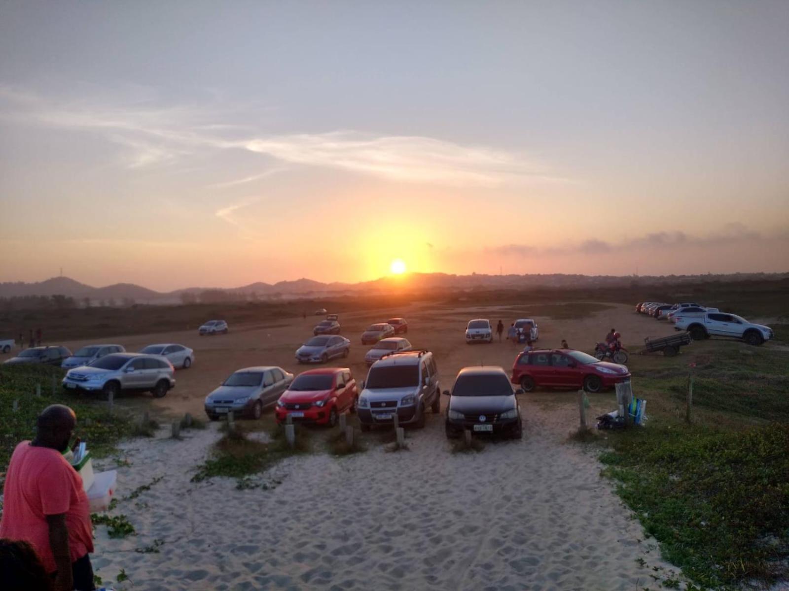 A partir de Julho Piscina privativa 8 metros -WIFI 500MB- 4 quartos, 1km da praia Dunas do Peró