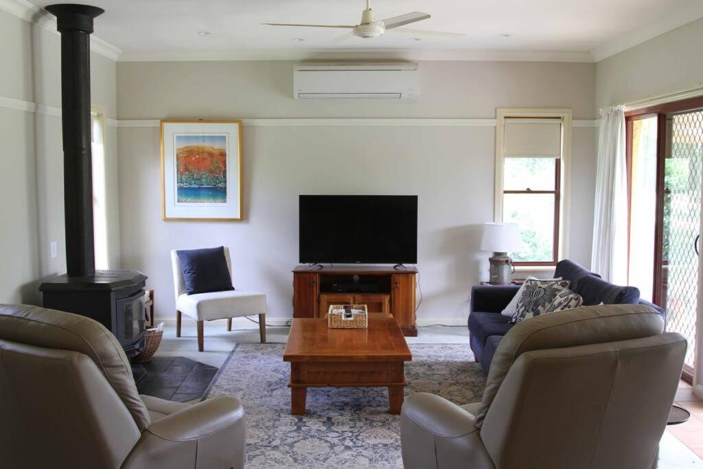 Topsys Corner - large rural house near Orange