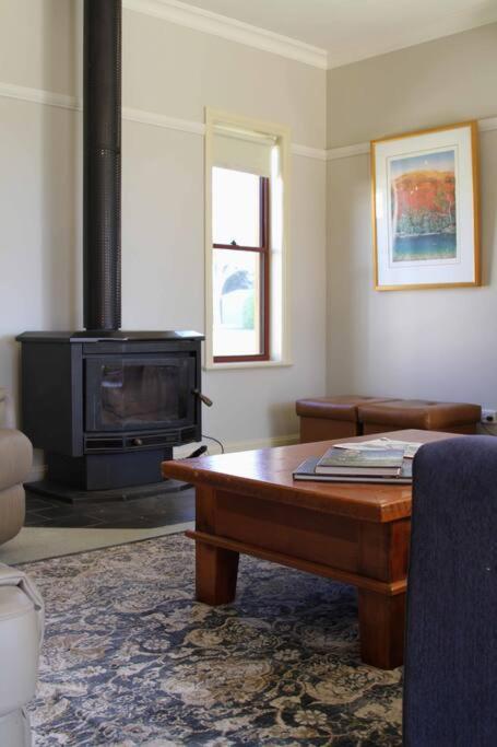 Topsys Corner - large rural house near Orange
