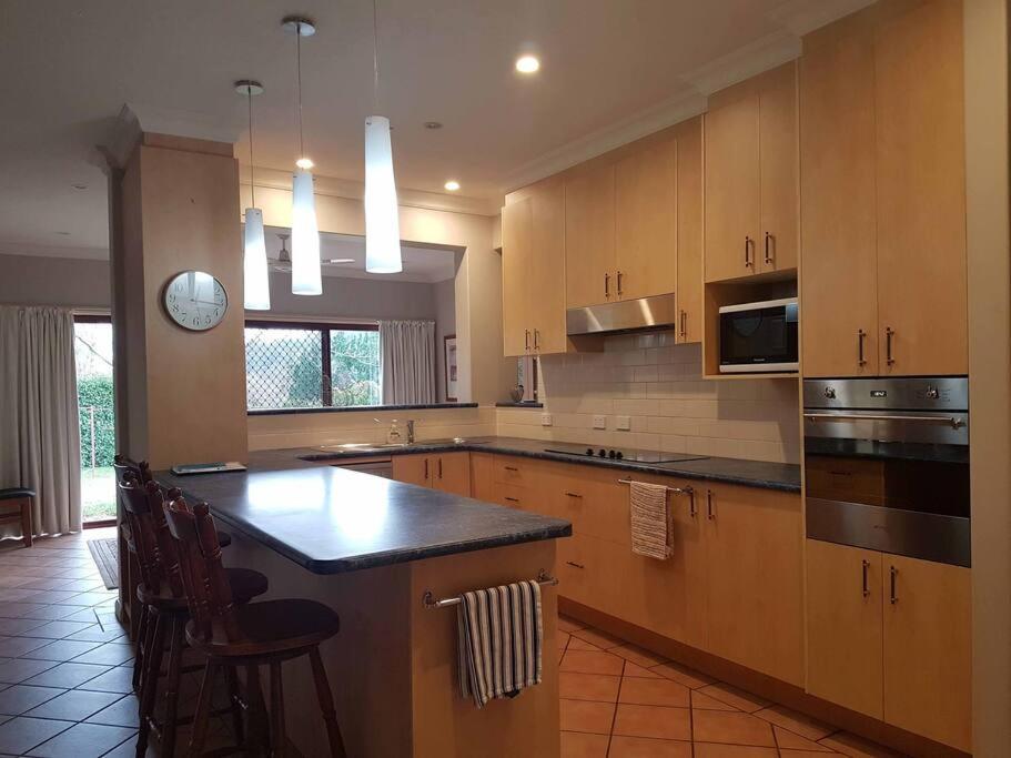 Topsys Corner - large rural house near Orange