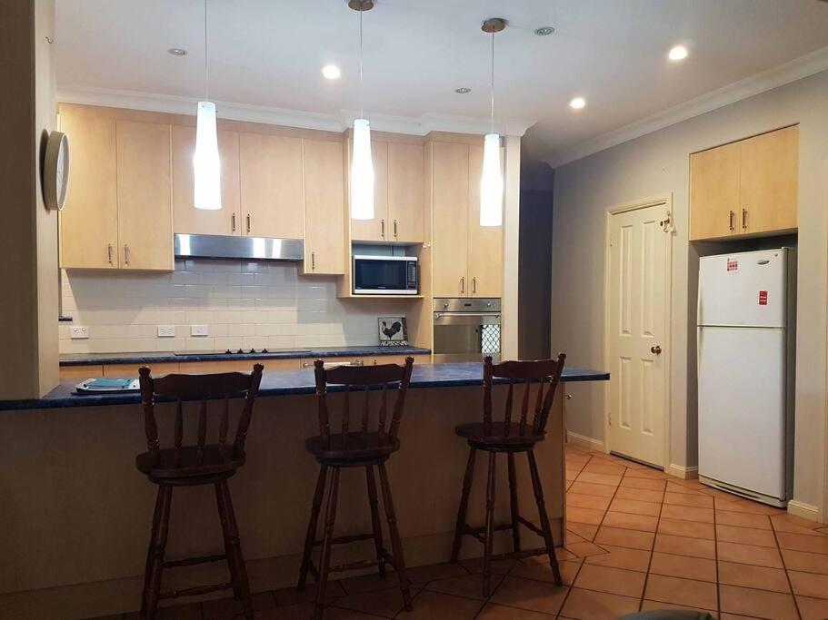 Topsys Corner - large rural house near Orange