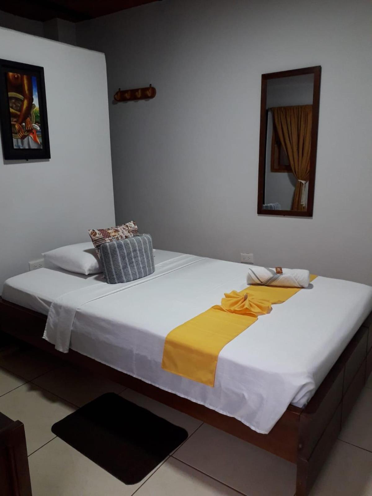 HOSTAL FAMAR