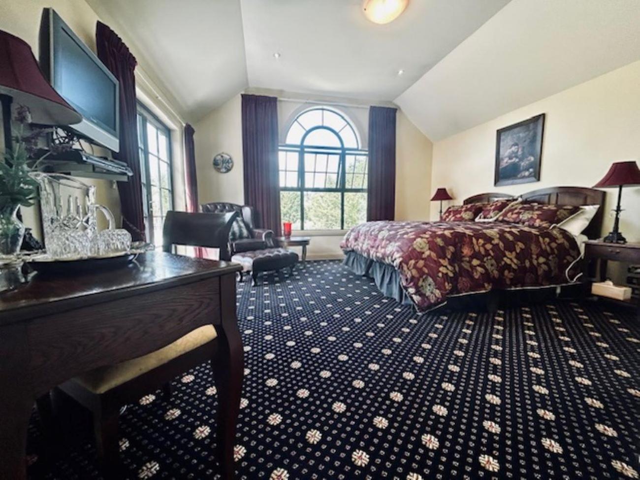 Fontainebleau Luxury B&B view 2