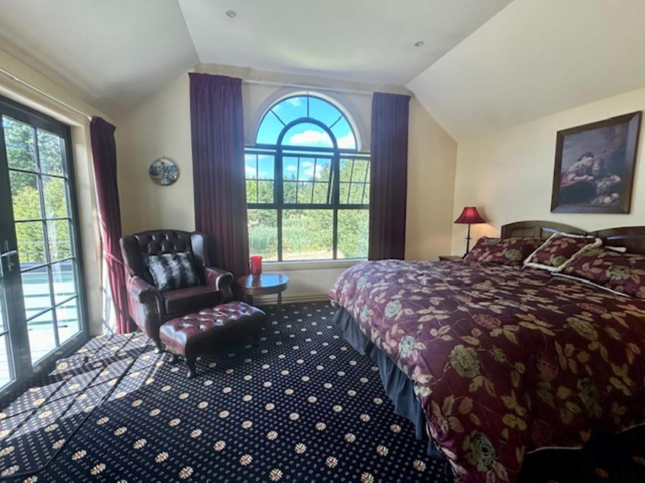 Fontainebleau Luxury B&B view 3